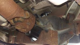 Location of fill plug in relation to rear axle