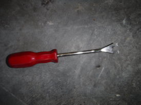Plastic fastener removal tool