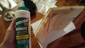 Roof glued with a brace for reinforcement and rain protection