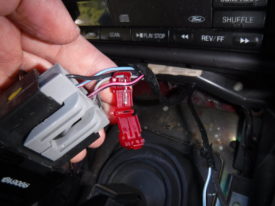 Clamping the tap around the signal wire