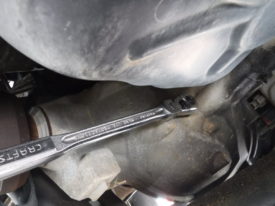 Close up of front diff fill plug