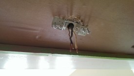Screwing bracket