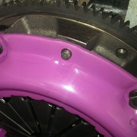 Pressure plate on alignment notch