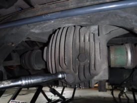 These are the drain and fill bolts for the differential