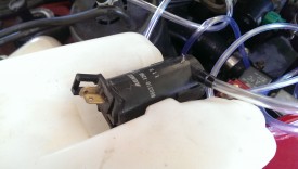 Washer tank hose connection