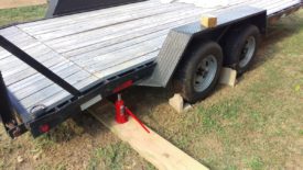 Jacking up the trailer