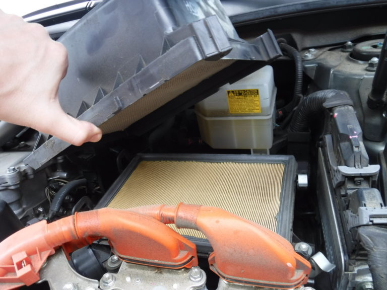 2012 Toyota Camry Hybrid Air Filter Replacement - Did It Myself